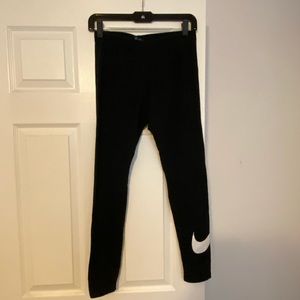 Black Nike leggings